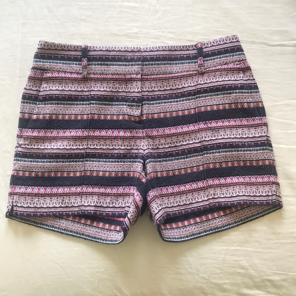 GEOMETRIC PATTERNED SHORTS